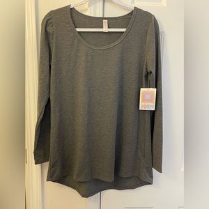 NWT LuLaRoe LYNNAE LONG SLEEVE HI-LOW GRAY TUNIC. Size M.